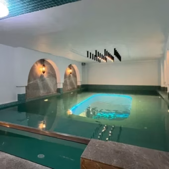 How-to-choose-the-right-glass-pool