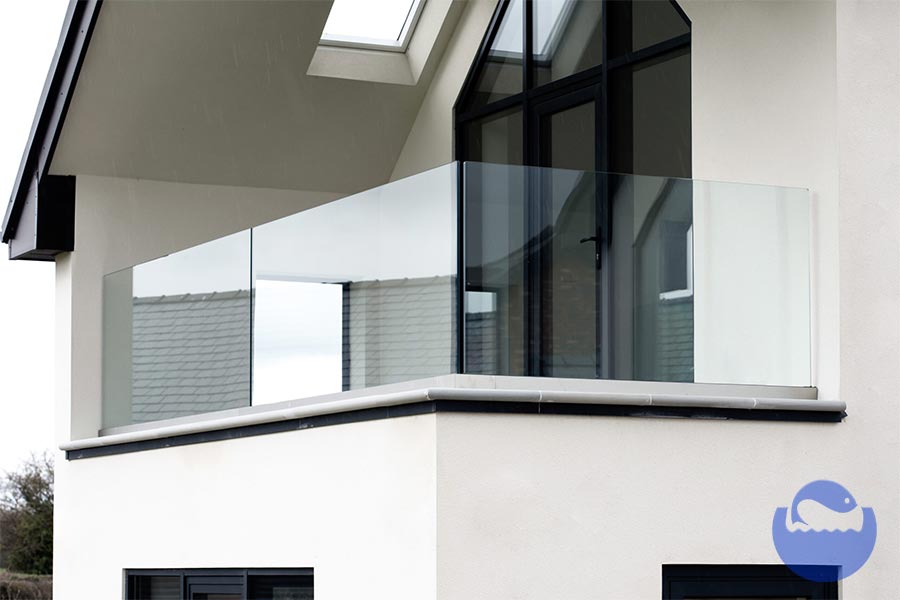 ویژگی بالکن های شیشه ای در ساختمان